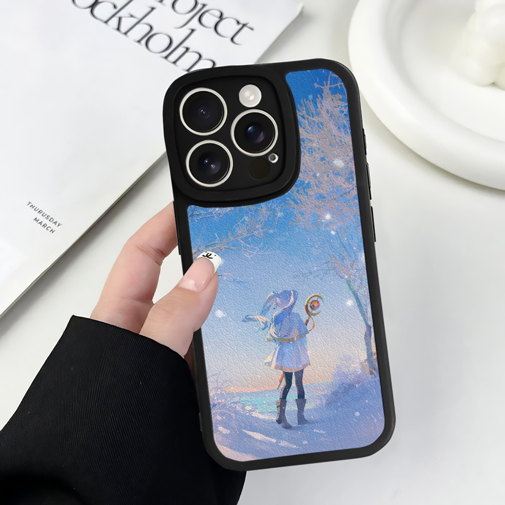 （画像用） 葬送のフリーレン Frieren 【iPhone 16シリーズ対応】シリコンスマホケース（レザー調） 材質：シリコン